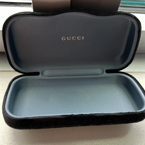 Authentic Gucci sunglasses in great shape! Includes the original case - Picture 7 of 10